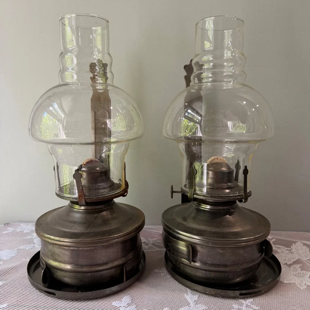 Vintage Hurricane Oil Lamp Set 2 Bronze Wall Mount Glass Chimney Good Vintage